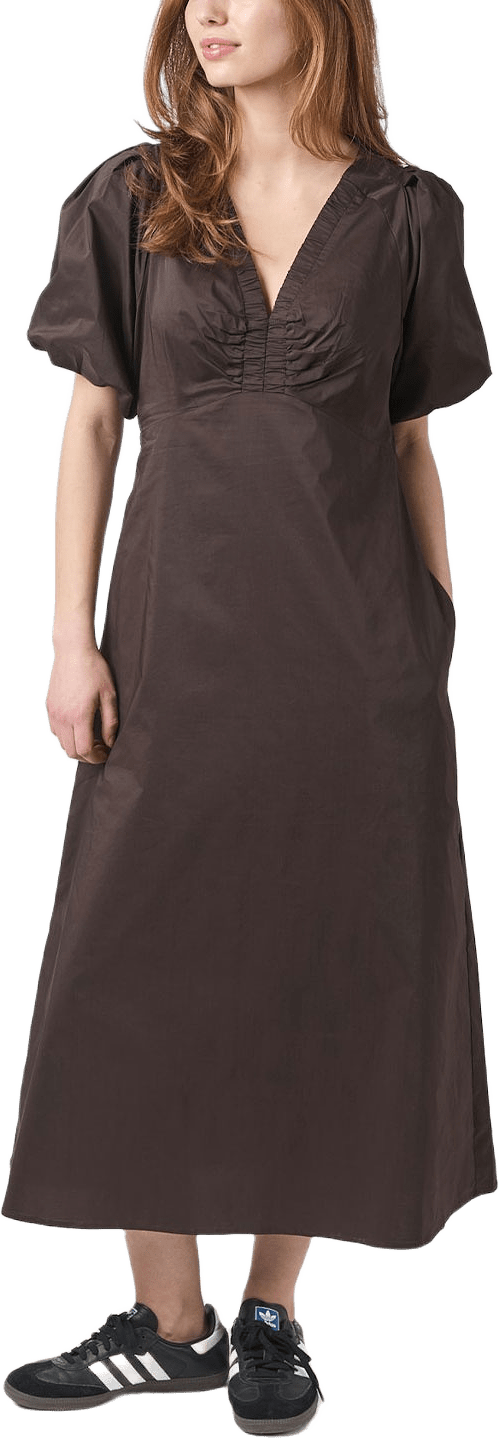 Illana Poplin Dress, från Neo Noir, i färgen Chocolate Brown.