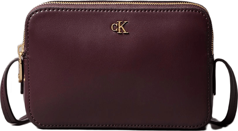 Monogram Logo Hardware Camera Bag, från Calvin Klein, i färgen Fudge.