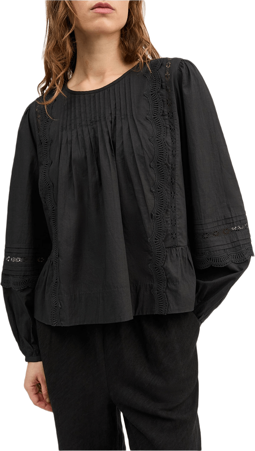 Leaf Blouse, från Skall Studio, i färgen Black.