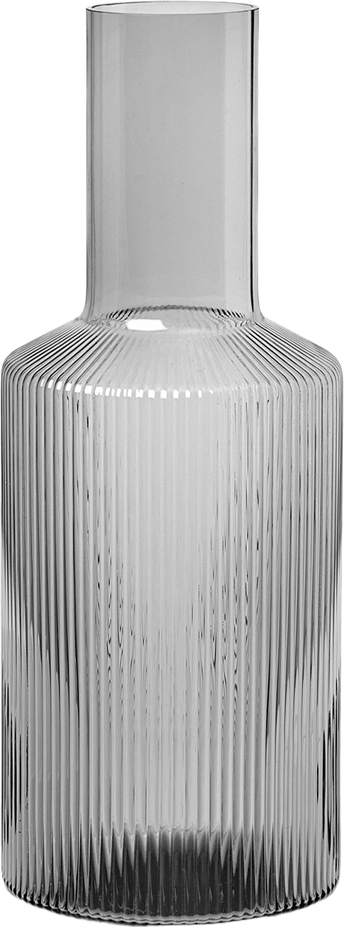 Ripple Carafe - Smoked Grey, från Ferm Living, i färgen Smoked Grey.
