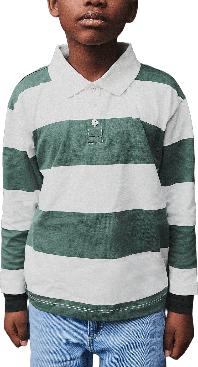 Nkmnutiva Ls Rlx Polo, från Name It, i färgen Cloud Dancer Garden Topiary.