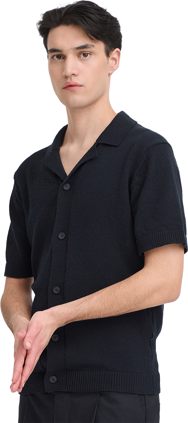 Lindholm Ss Resort Knit, från Casual Friday, i färgen Dark Navy.