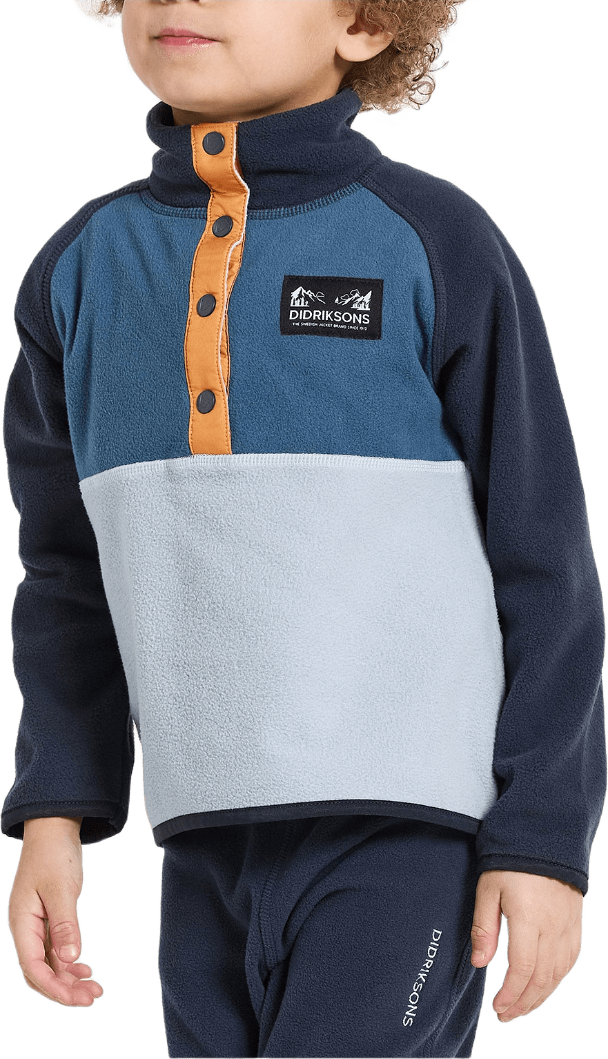 Monte Kids Half Button, från Didriksons, i färgen Cloud Blue.