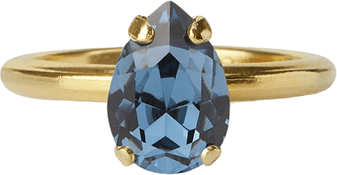 Petite Drop Ring, från Caroline Svedbom, i färgen Gold.