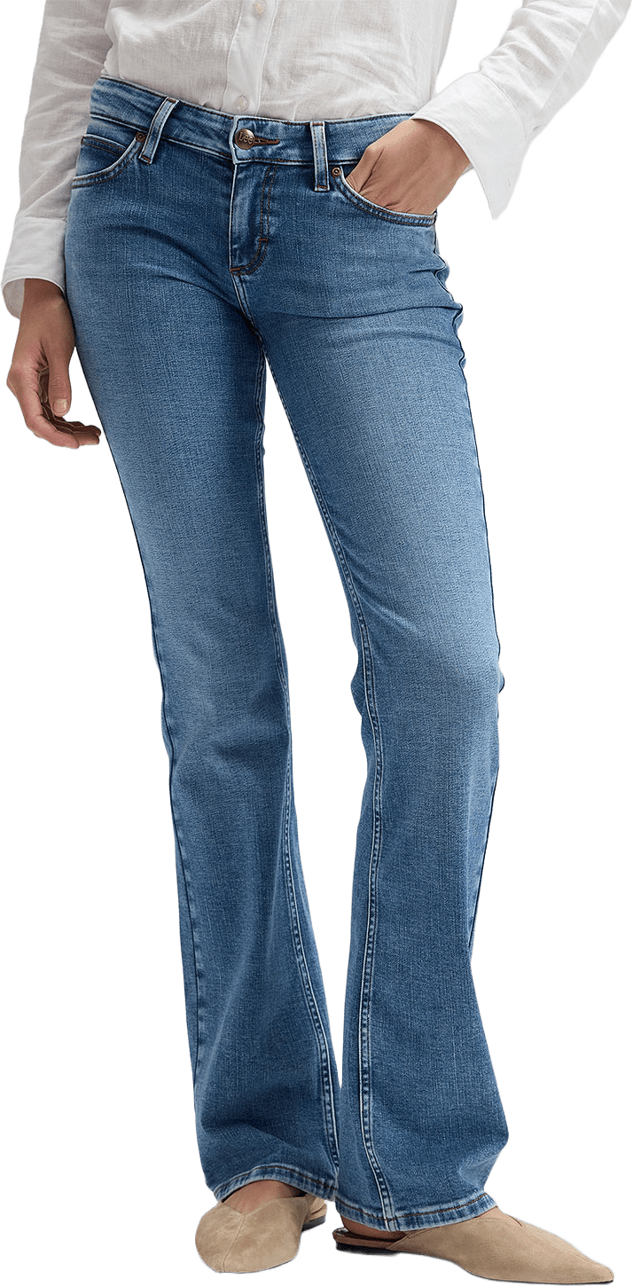 Flap Pocket Jessica, från Lee, i färgen Lapis Blue.