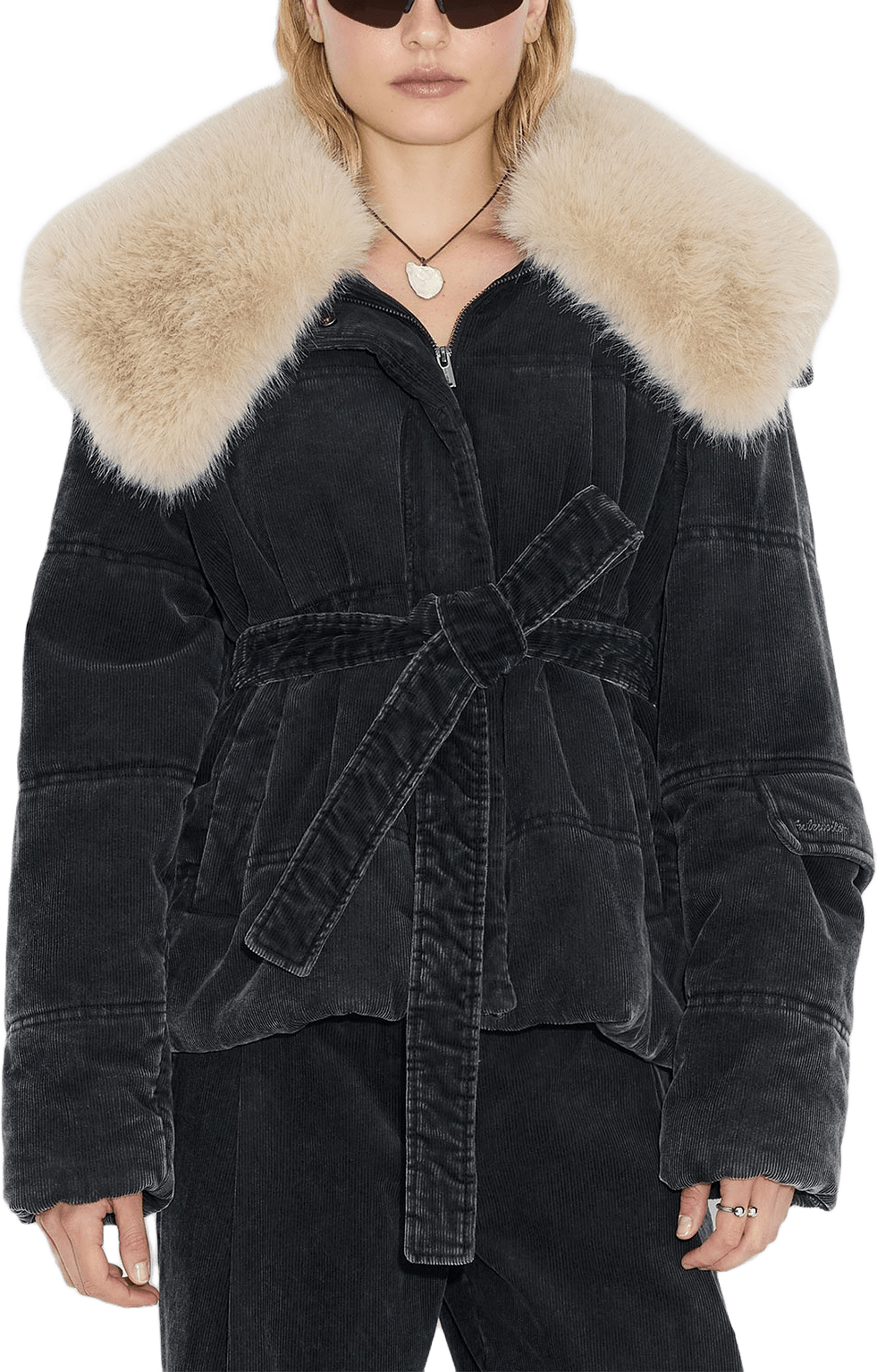 Steilia Corduroy Jacket, från Holzweiler, i färgen Black.