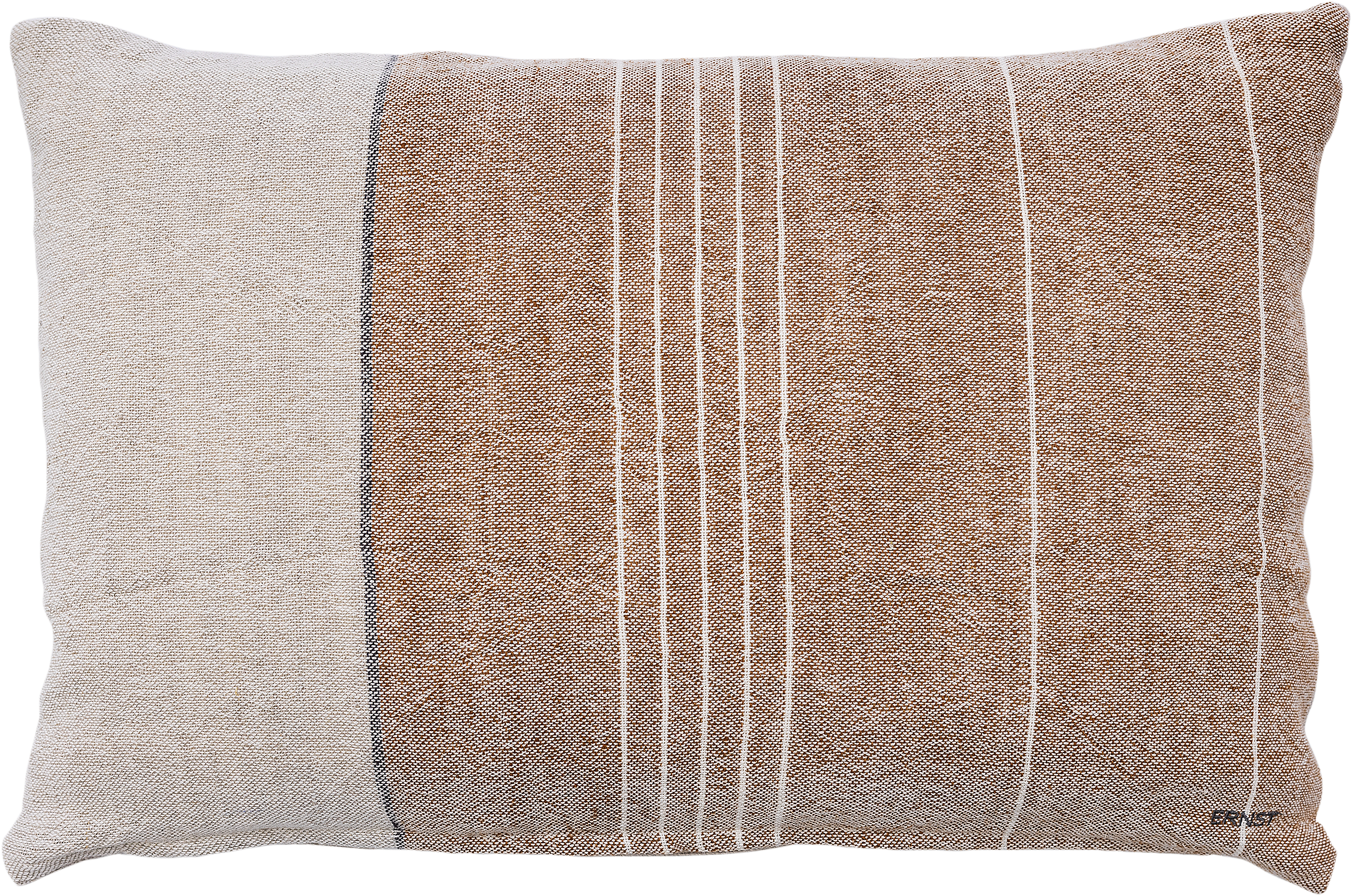 Kuddfodral, från ERNST, i färgen Kola/Natur.