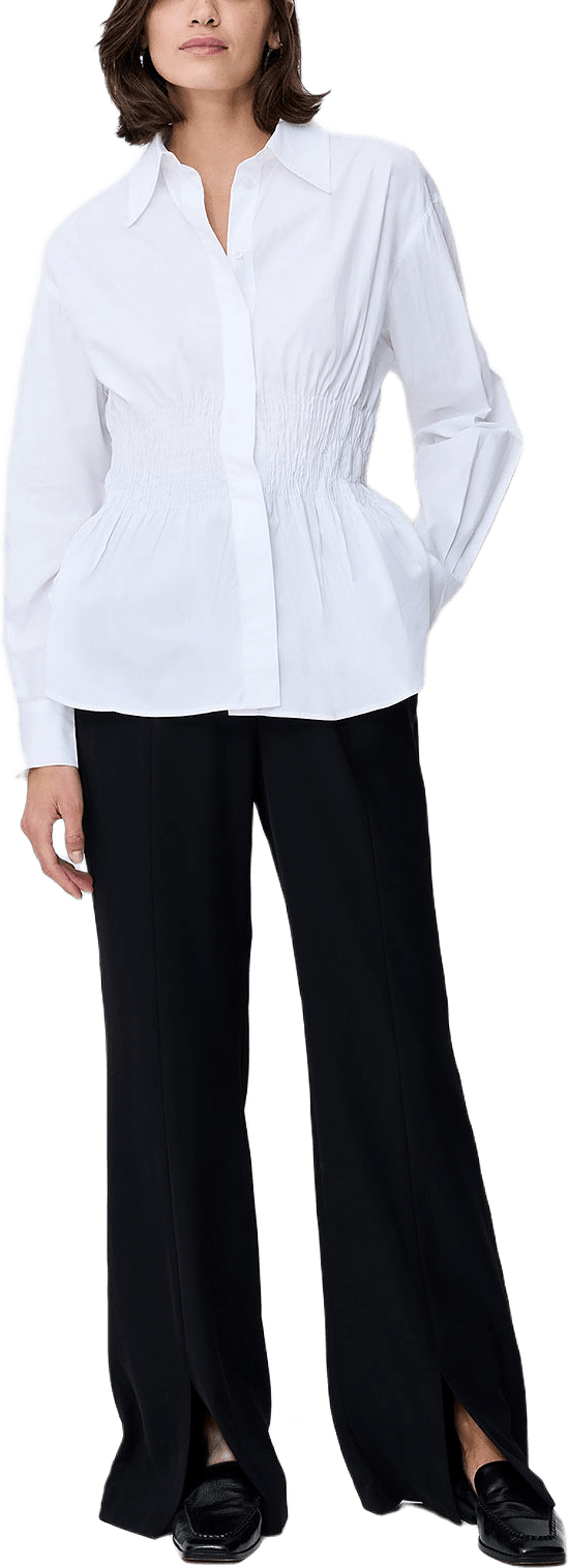 Cambria Cotton Smocked Shirt, från French Connection, i färgen Linen White.