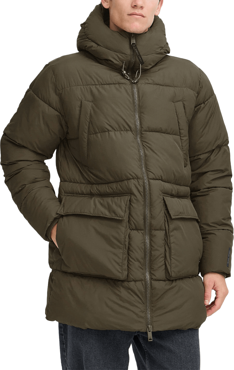 Cfnewton Puffer Jacket Long, från Casual Friday, i färgen Black Olive.