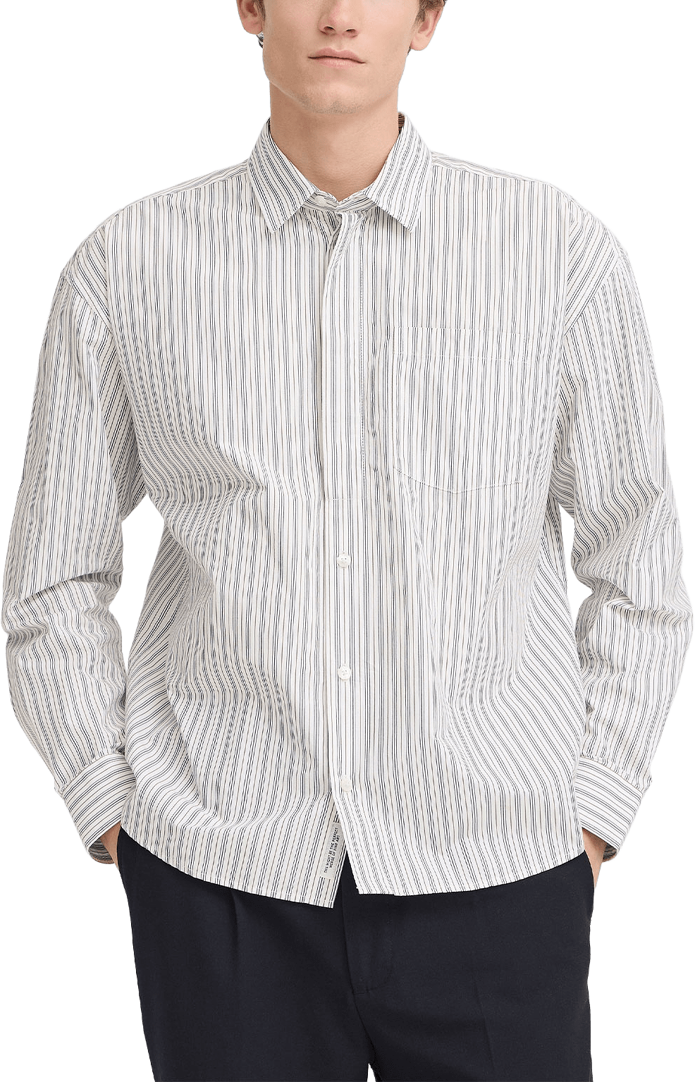 KNUD Thin Striped Shirt, från Casual Friday, i färgen Black Iris.