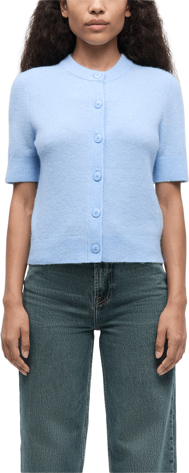 Sanoura Ss Cardigan 15556, från SAMSOE SAMSOE, i färgen Cashmere Blue.