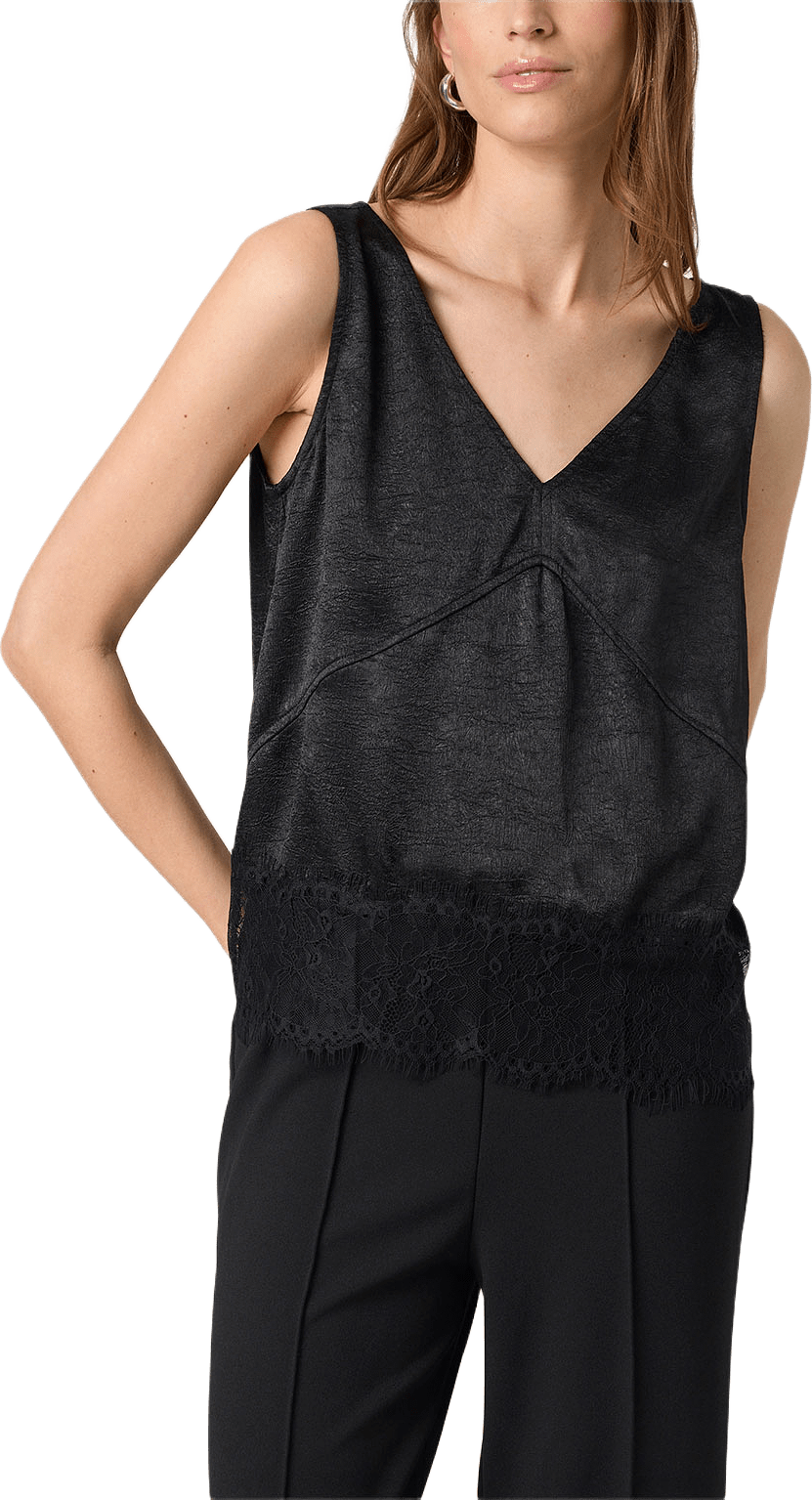 SLYennah Top, från Soaked In Luxury, i färgen Black.