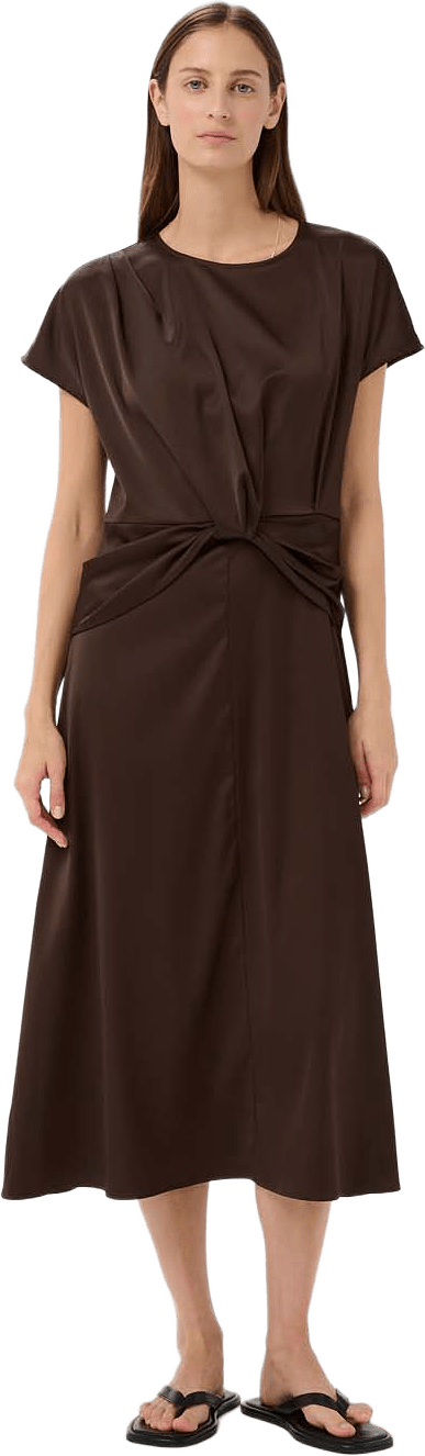 LAKEIW FEST MIDI DRESS, från Inwear, i färgen Coffee Bean.