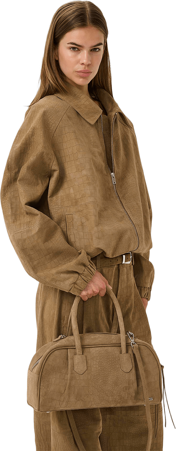 Alex S Croco Bowling Bag, från Gestuz, i färgen Ermine.