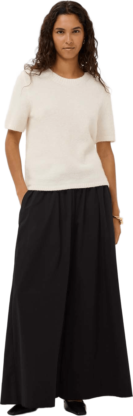 SLNoelle Pants, från Soaked In Luxury, i färgen Black.