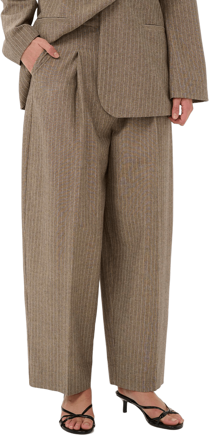 Ginevra Pants, från Soaked In Luxury, i färgen Cappucino Pin Stripe.