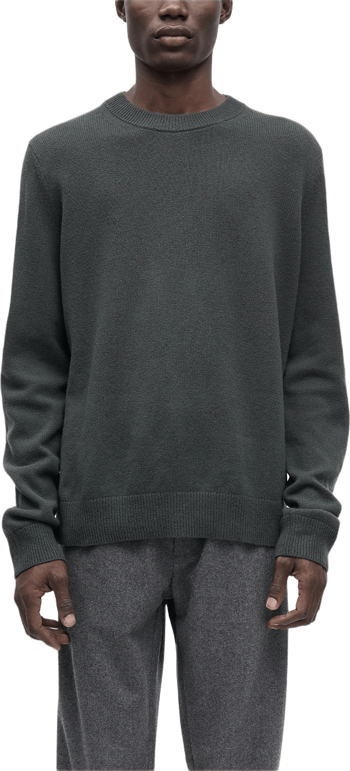 Isak Knit Sweater 15010, från SAMSOE SAMSOE, i färgen Dark Evergreen.