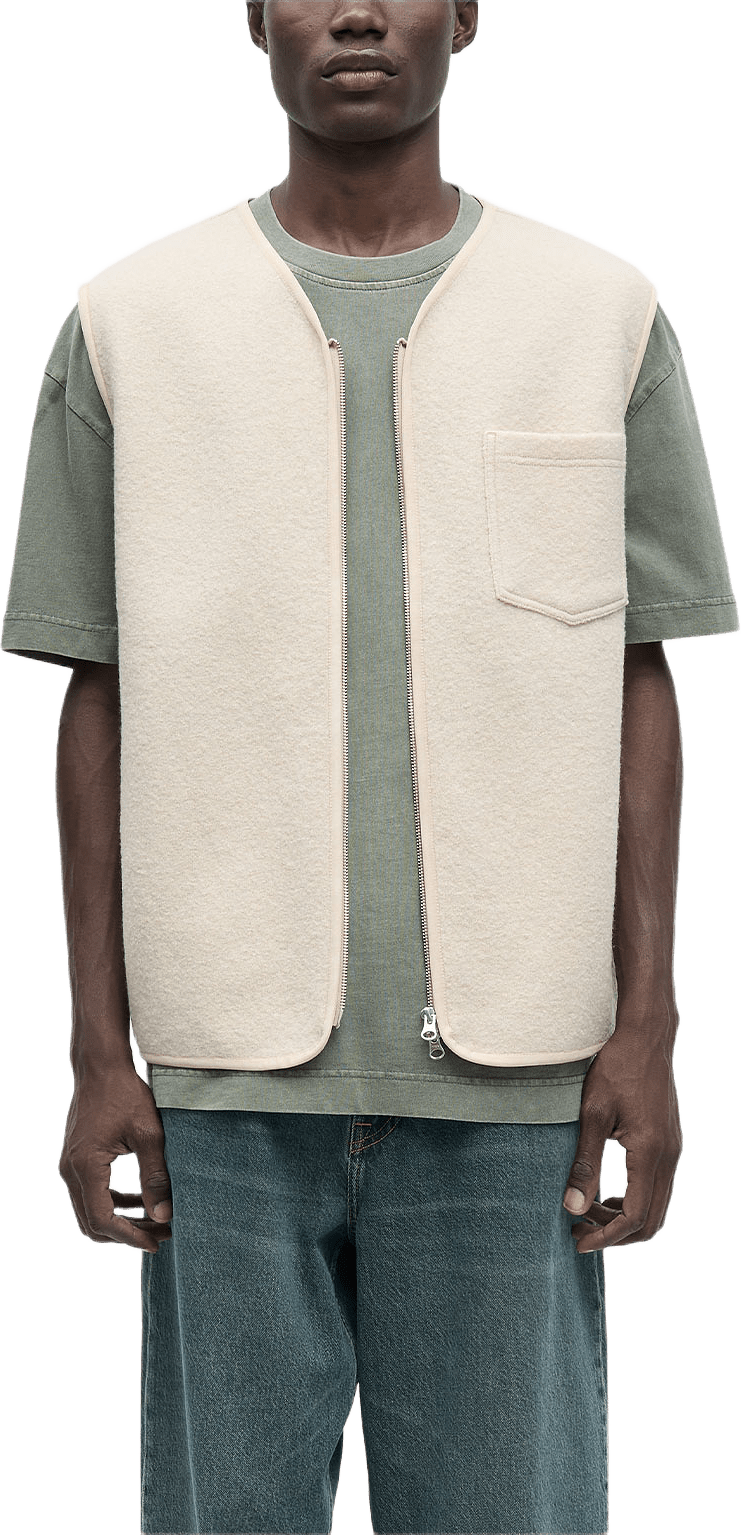 Sahannes Vest 14612, från SAMSOE SAMSOE, i färgen Oatmeal.