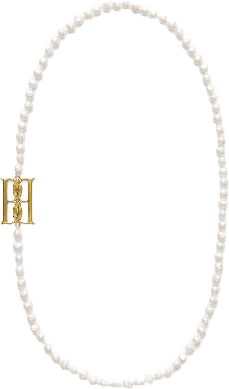 Chakallo monogramhalsband, från By Malene Birger, i färgen Soft White.