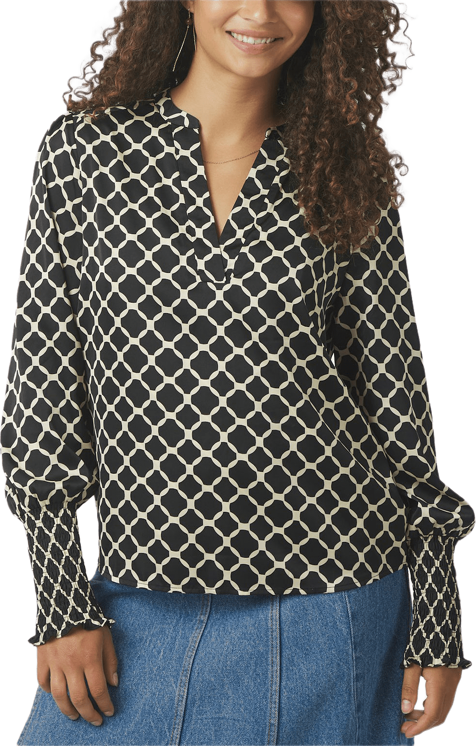 Landa Tile Print Blouse, från Neo Noir, i färgen Black.