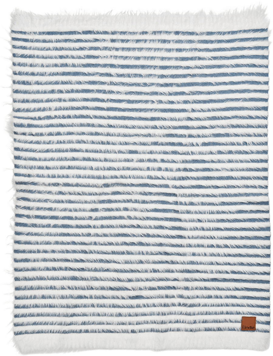 Pälsmjuk Stickad Filt - Berry Blue, från Elodie Details, i färgen Berry Blue.