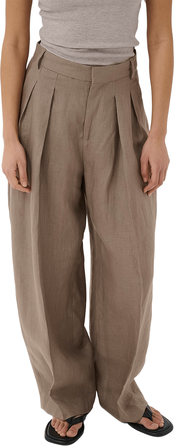 Idoney Wide Pants, från Inwear, i färgen Desert Taupe.