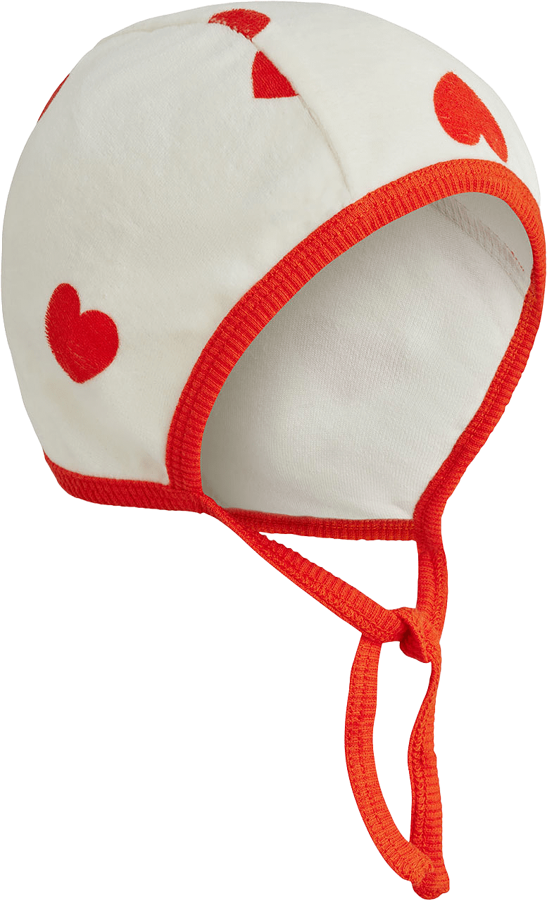 Hearts aop velour baby helmet, från Mini Rodini, i färgen White.
