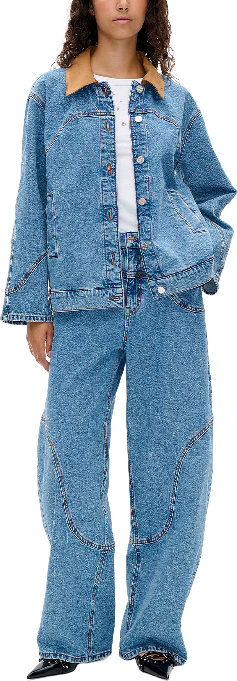 BAYSON Jacket, från Baum und Pferdgarten, i färgen Denim Suede Mix.