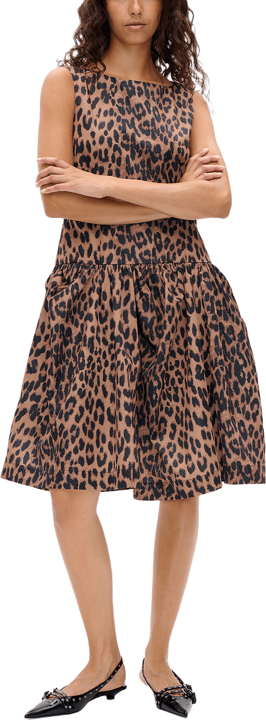 ANEVA Dress, från Baum und Pferdgarten, i färgen Dark Brown Leopard.