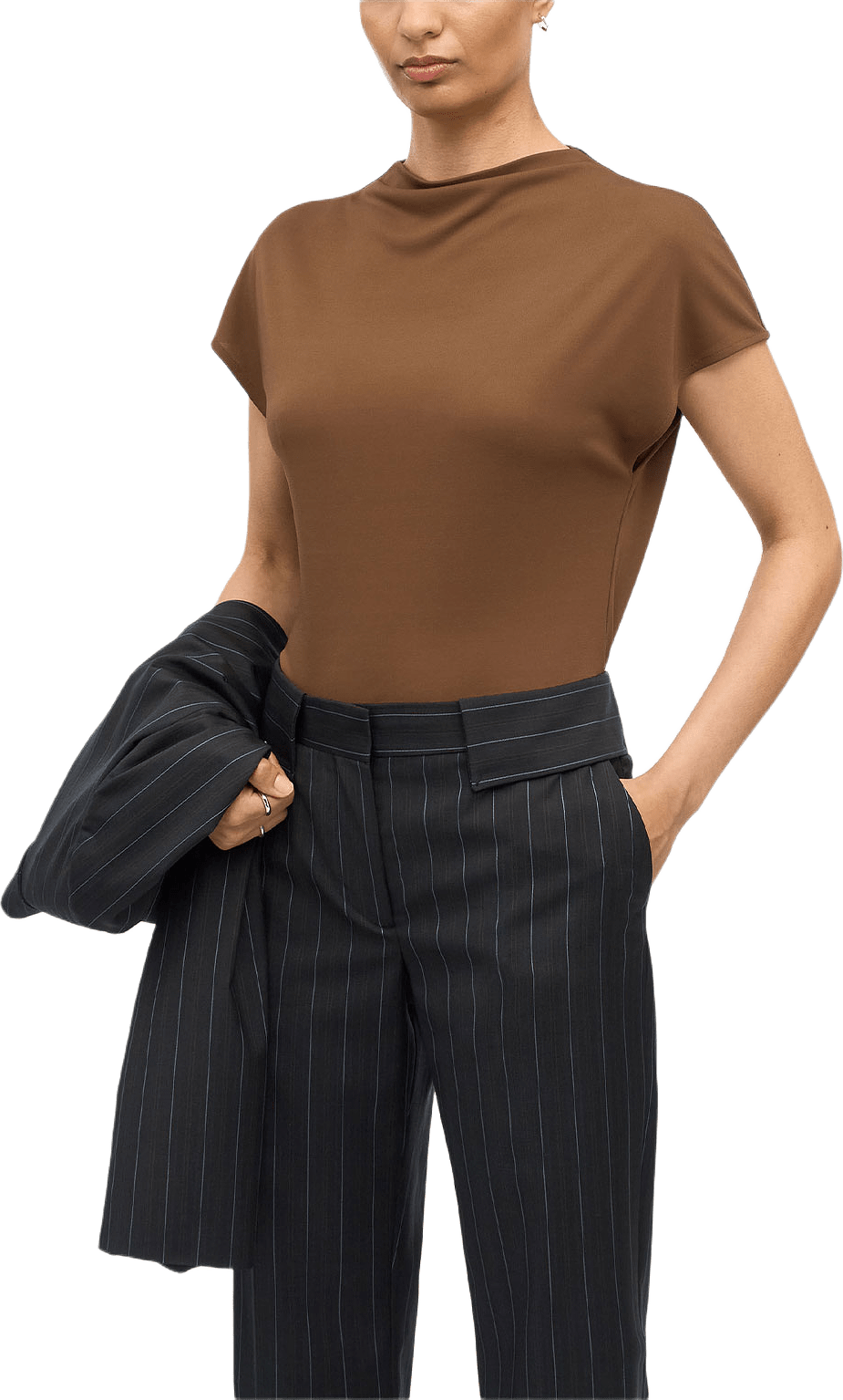 Alitta Topp med Smal Passform, från Tiger of Sweden, i färgen Bovini Brown.