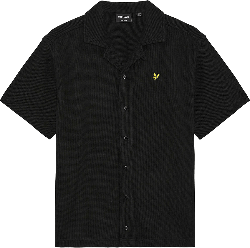 SS Waffle Shirt, från Lyle & Scott, i färgen Jet Black.