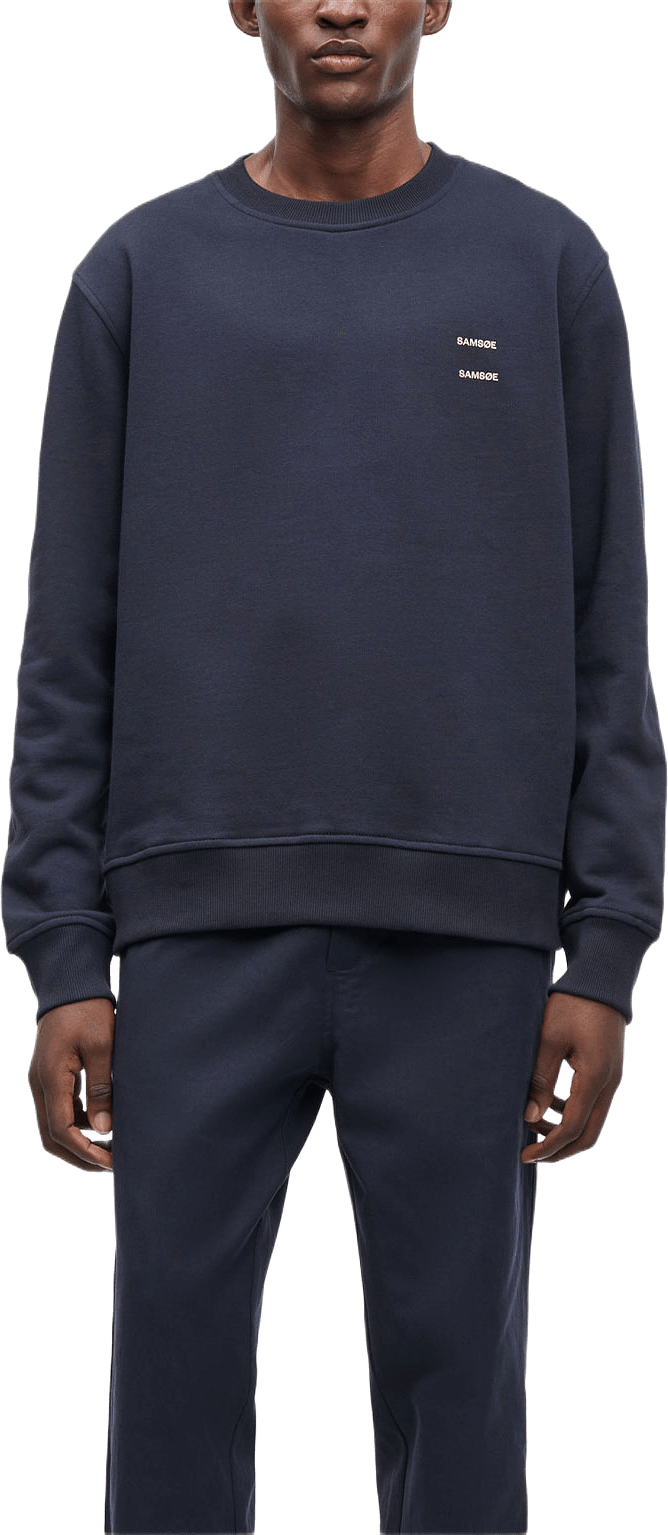 Joel Crew Neck 11414, från SAMSOE SAMSOE, i färgen Salute.