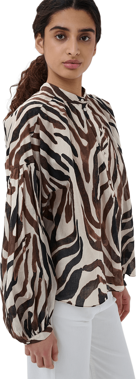Rosalie Blouse, från Inwear, i färgen Haze Zebrah.
