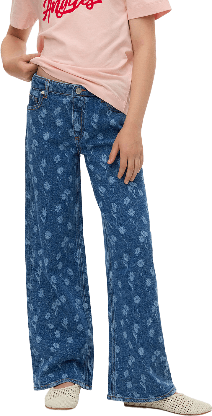 VMTESSA HR WIDE FLOWER DNM J RA380, från Vero Moda Girls, i färgen Medium Blue Denim Flower.