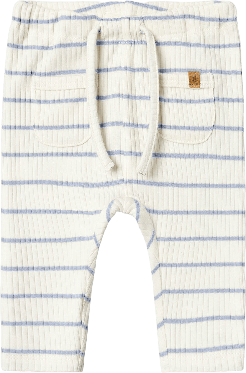 Kail Reg Byxa, från Lil'Atelier, i färgen Coconut Milk Zen Blue.