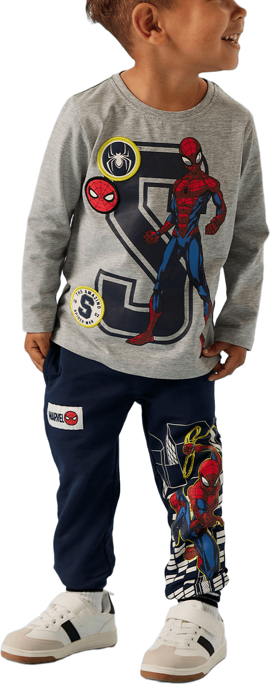 NMMDEEP SPIDER LS NREG TOP, från Name It, i färgen Grey Melange.