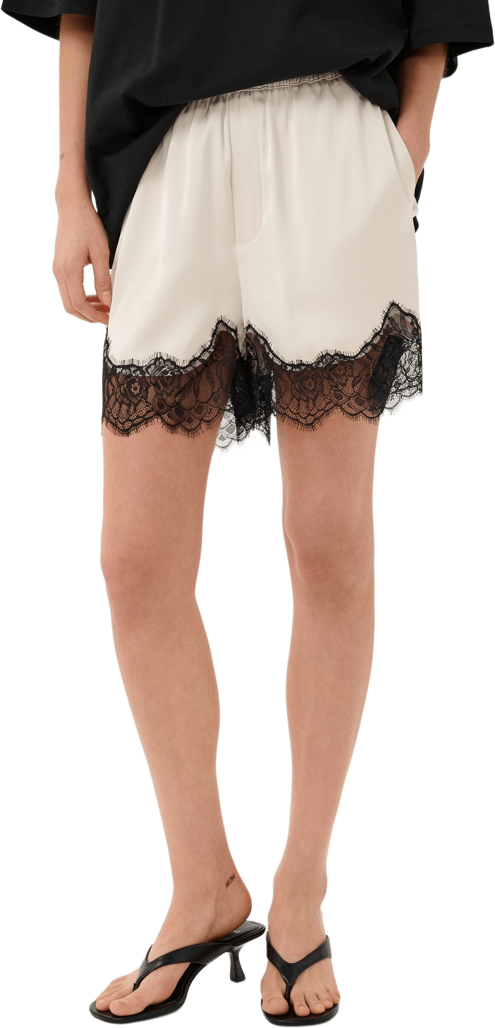 Lalou Hw Shorts, från Gestuz, i färgen Birch.