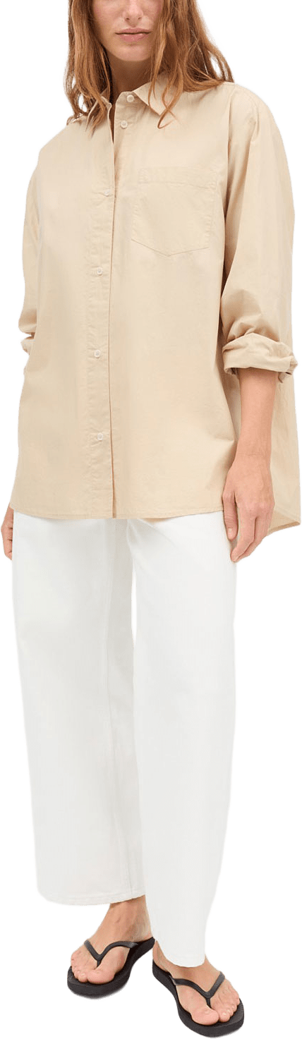 Edgar shirt, från Skall Studio, i färgen Soft Sand.