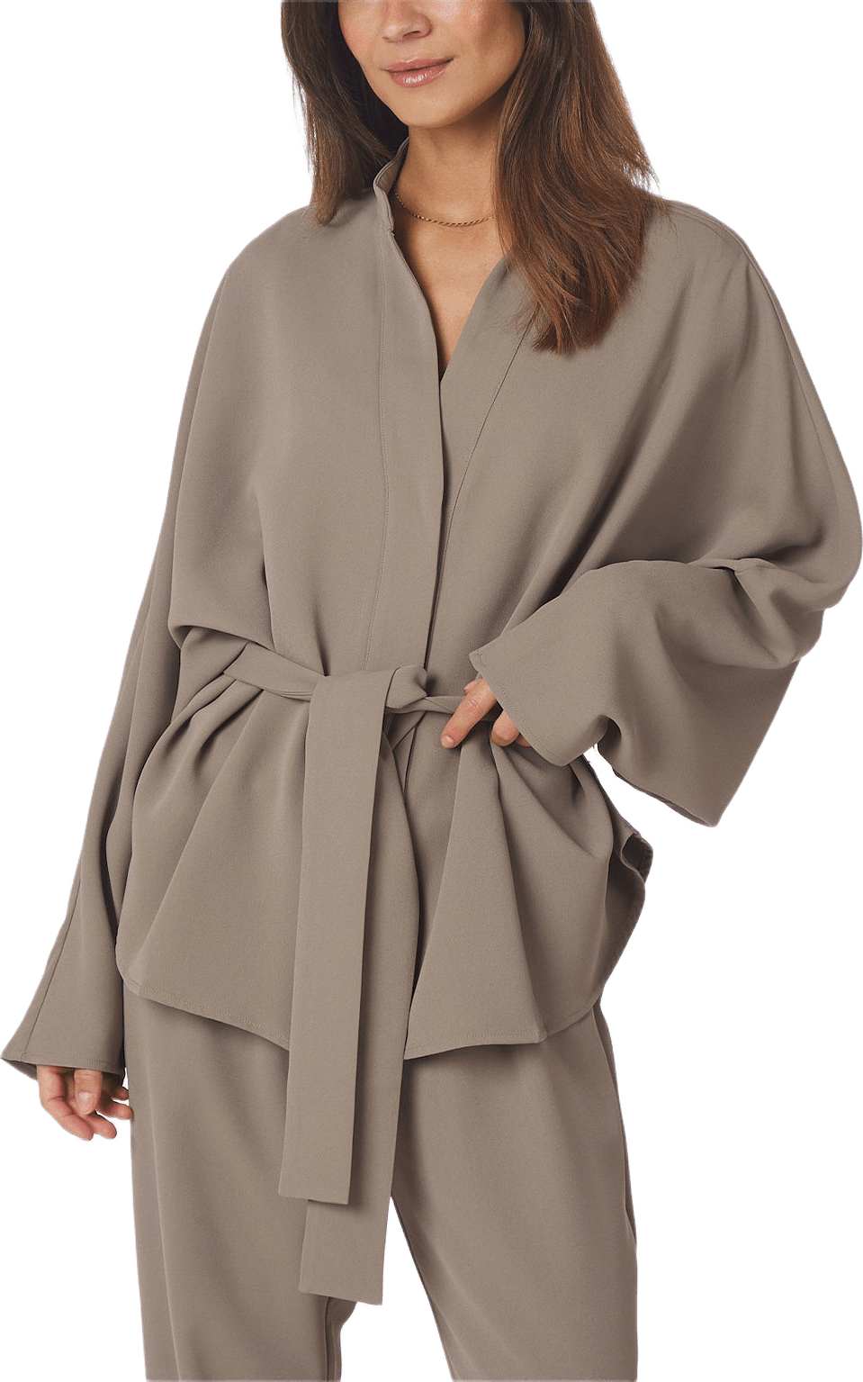 Ellery Crepe Blouse, från Neo Noir, i färgen Taupe.