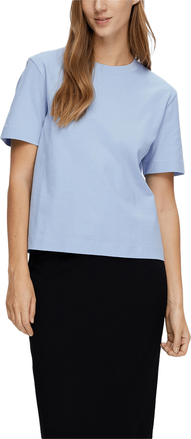 Slfessential Ss Boxy Tee, från Selected Femme, i färgen Cashmere Blue.