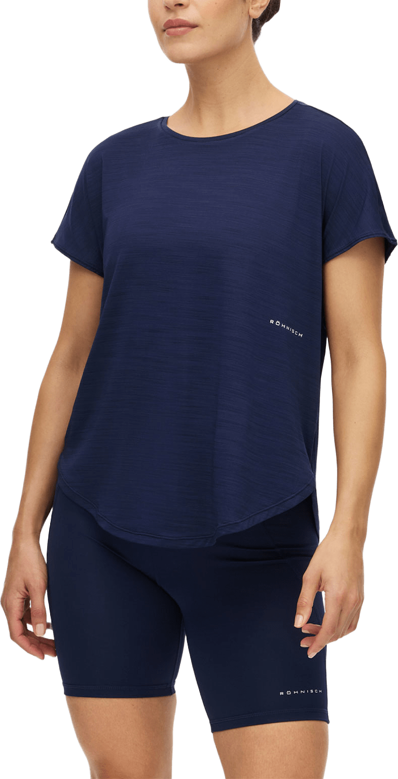 Motion Tee, från Röhnisch, i färgen Indigo.