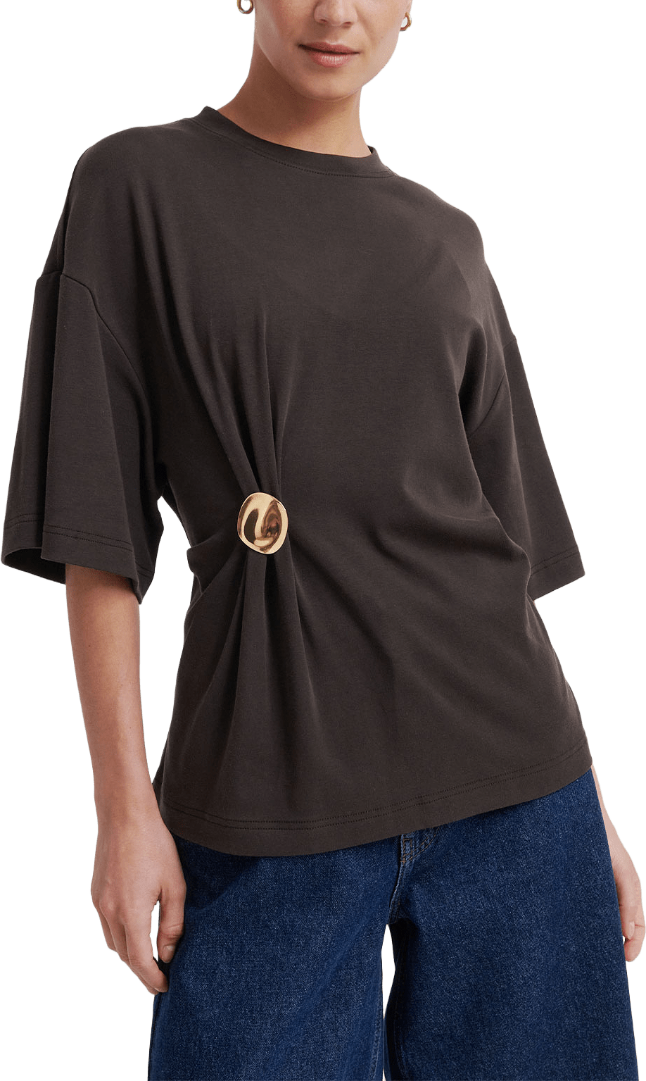 Enora Brooch Tee, från Second Female, i färgen Chocolate Torte.