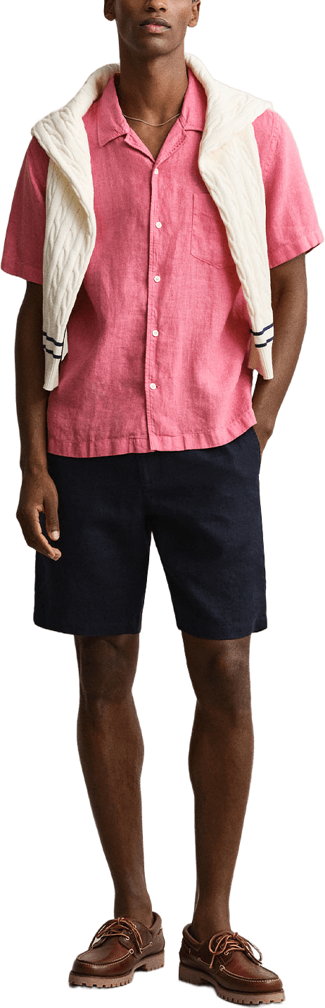 Short Sleeve Linen Shirt, från GANT, i färgen Rose Pink.