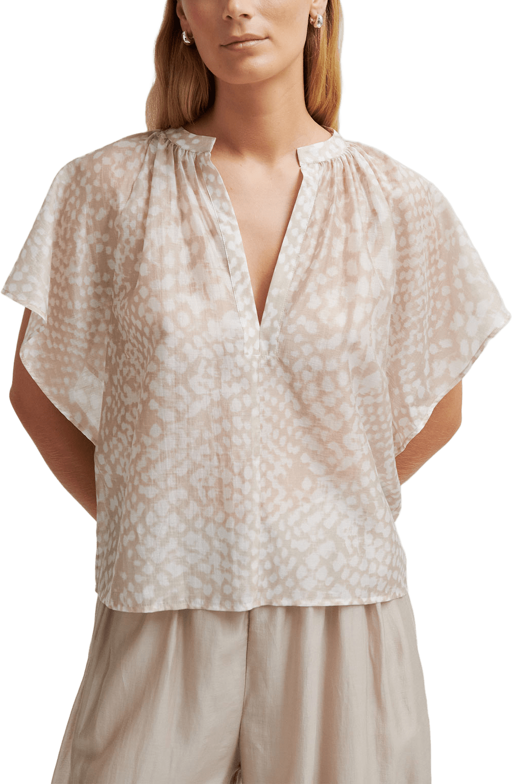 Shades Blouse, från Second Female, i färgen Plaza Taupe.