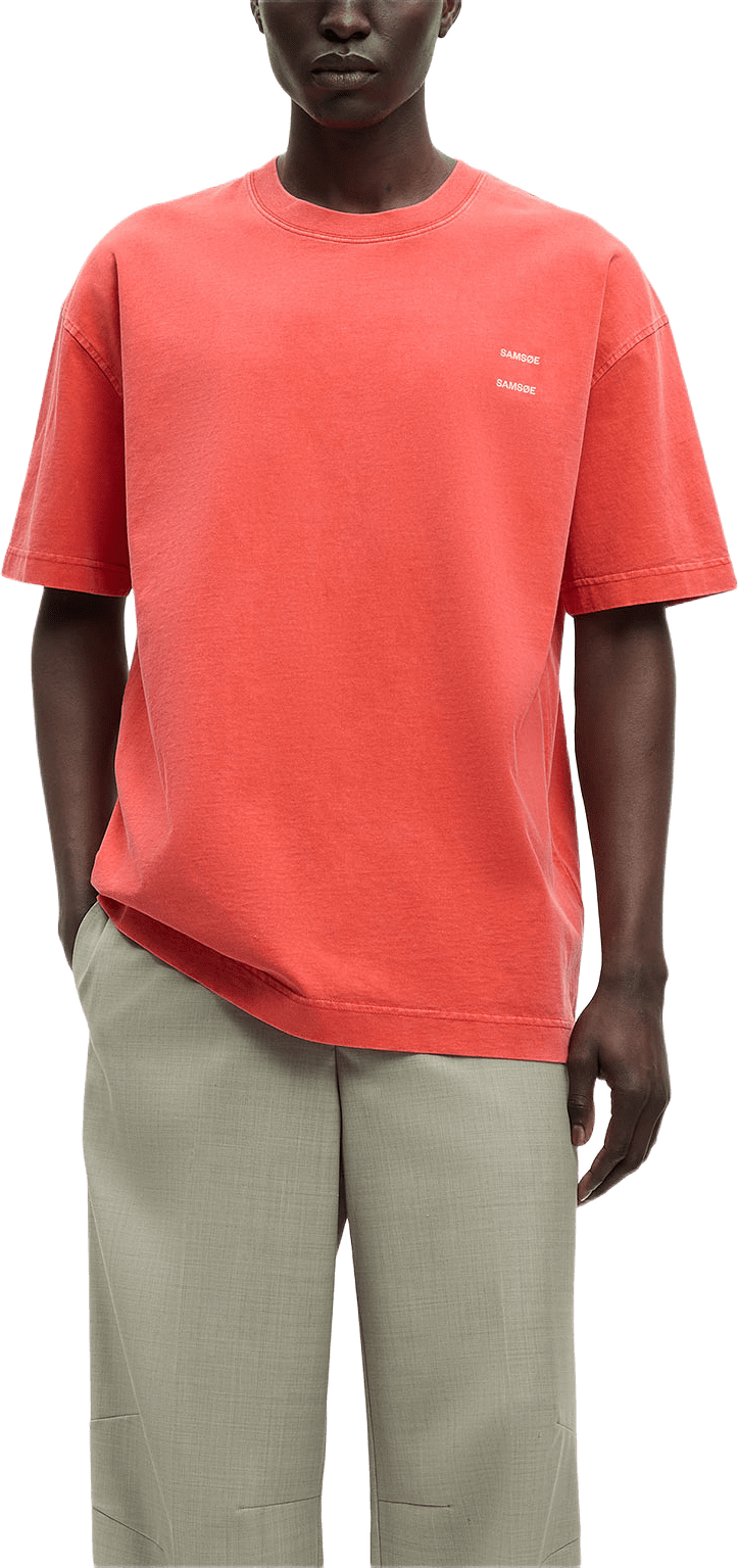 Sajoel t-shirt 15489, från SAMSOE SAMSOE, i färgen Aurora Red.