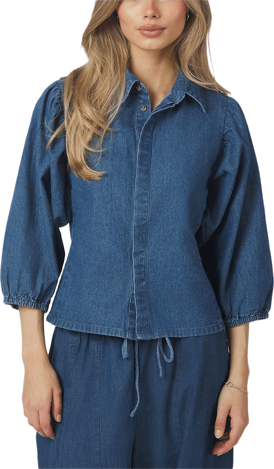Wandana Denim Blouse, från Neo Noir, i färgen Blue.