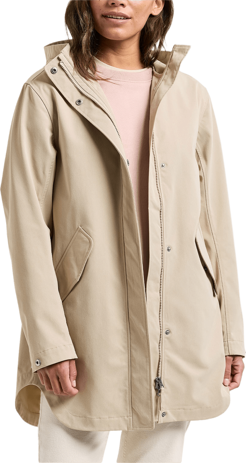 Naomi Parka, från Didriksons, i färgen Clay Beige.