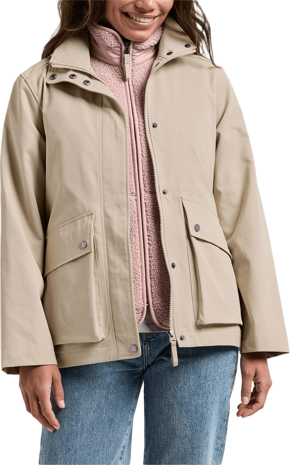 Viola Jacket, från Didriksons, i färgen Clay Beige.