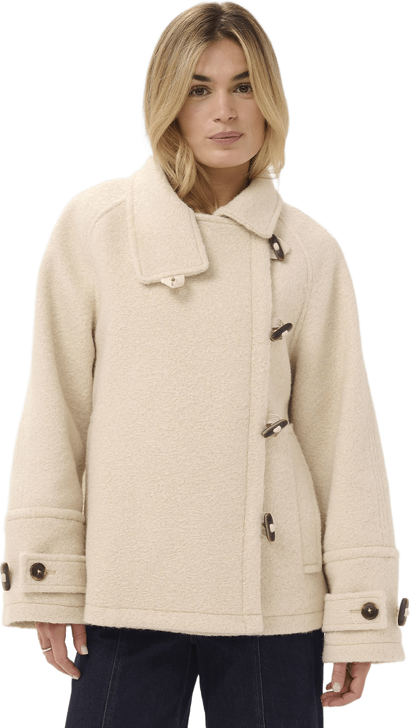 SophieSZ Short Coat, från Saint Tropez, i färgen Creme.