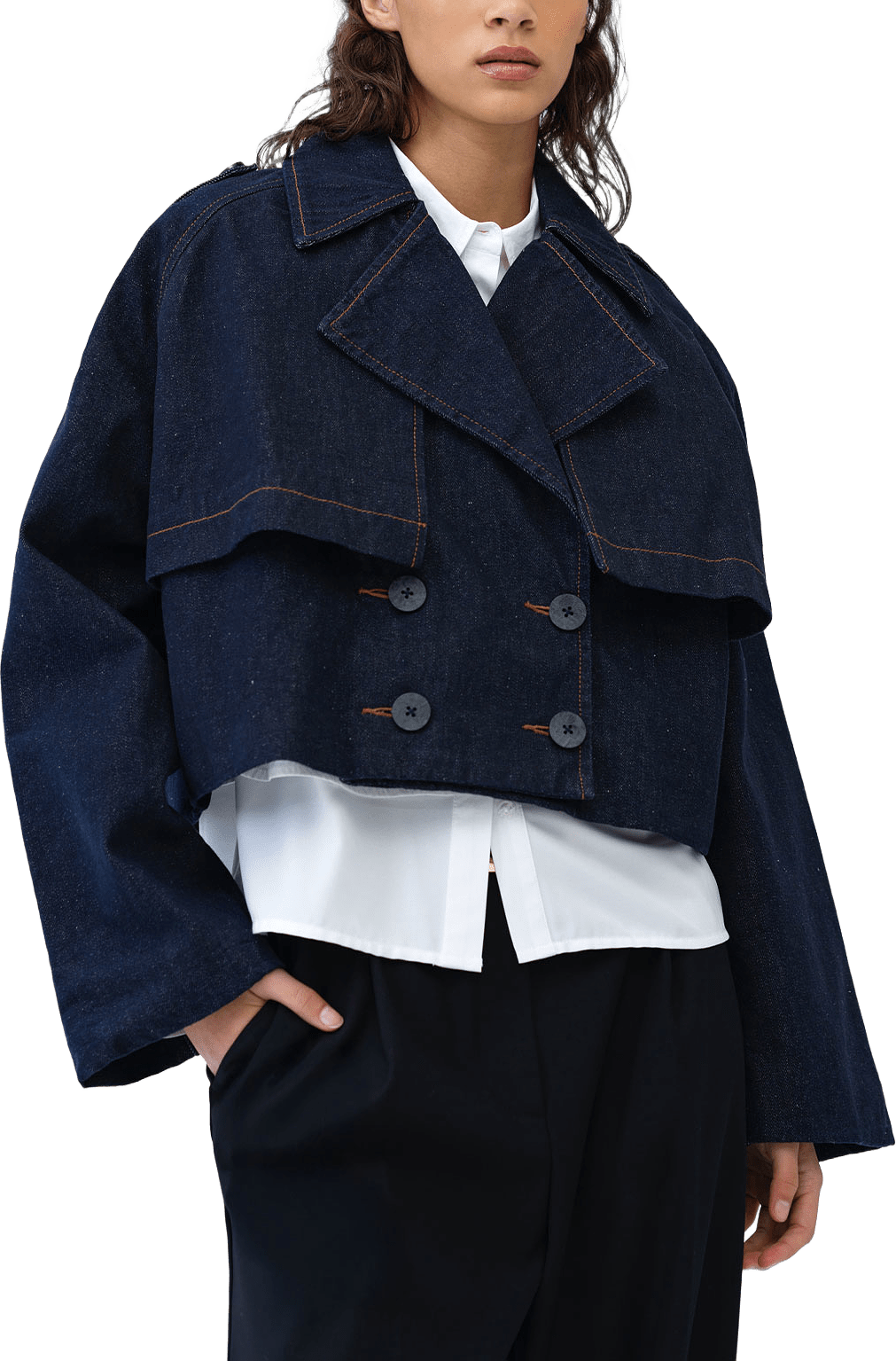 Aussie Denim Cropped Trench Coat, från French Connection, i färgen Dark Indigo Denim.